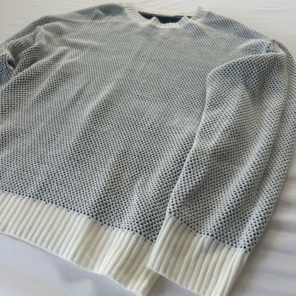 SHEIN Men's Open-Knit Crewneck Sweater in White and Light Gray